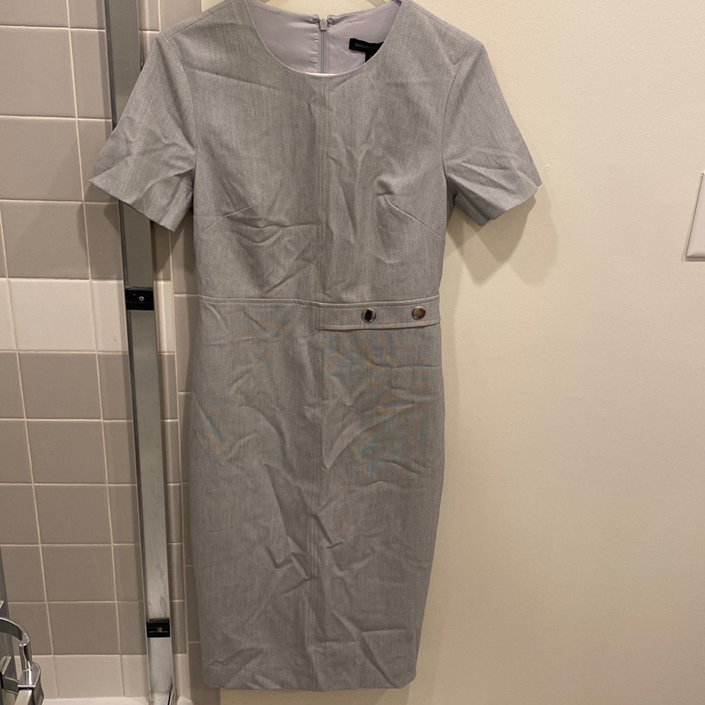 Banana Republic Stretch Sheath Dress. NWT, Size 2. Machine Washable.